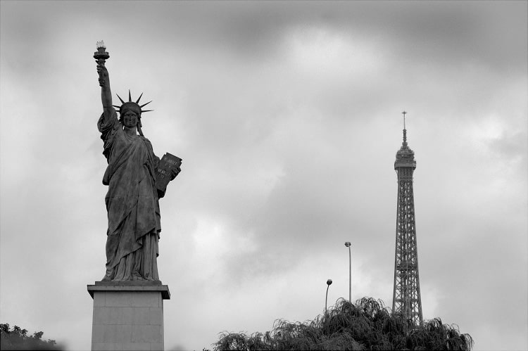 פסל החירות בפריז צרפת